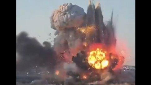 SNAŽNA EKSPLOZIJA U FABRICI VATROMETA: Prasak probudio meštane, snimci sa lica mesta zastrašujući (VIDEO)