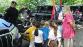ATRAKCIJA ZA MALIŠANE: Tradicionalna smotra opreme i vozila pripadnika MUP u Kraljevu