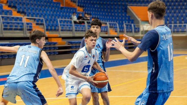 ДЕЧАК КОЈИ ОБЕЋАВА: Талентовани кошаркаш Реља Николић (13) из Вршца проглашен за најбољег играча Србије у својој генерацији