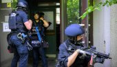 У ТОКУ ВЕЛИКА ОПЕРАЦИЈА НЕМАЧКЕ ПОЛИЦИЈЕ: Наоружан мушкарац се забарикадирао у бару, на терен упућене тешко наоружане јединице