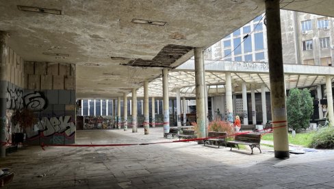 ОБНОВУ БЕЗИСТАНА КОЧИ ЈЕДАН ПОТПИС: Пешачка спона од Теразија до Трга Николе Пашића вапи за обновом (ФОТО)