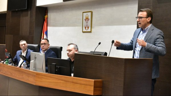 ПЕТКОВИЋ ПОРУЧИО ИНТЕРНО РАСЕЉЕНИМ ЛИЦИМА: Глас за Српску листу је глас за опстанак Срба на КиМ