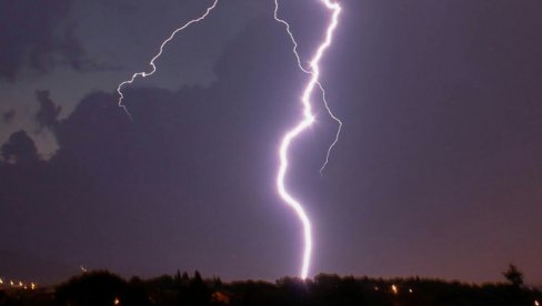 РХМЗ СЕ ХИТНО ОГЛАСИО: Србија на удару снажног невремена, ево када непогоде стижу у Београд