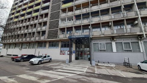 EVAKUISANA I OSMOSPRATNICA: Dojave o navodnim bombama i u školama u Leskovcu