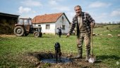 Тражио воду на фарми, нашао нафту! Уместо богатства - пакао за њега