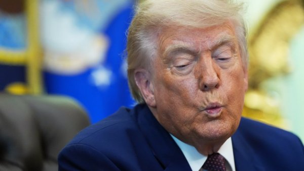 ОБАМА ЈЕ СЛАО ЧАРШАВЕ: Трамп изјавио да Украјина не би издржала два дана без војне помоћи САД  (ВИДЕО)