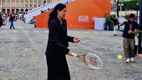 ANA IVANOVIĆ: RADUJEM SE ŠTO ĆU PONOVO DA IGRAM! Poznata srpska teniserka iznenadila srpske novinare na Rolan Garosu