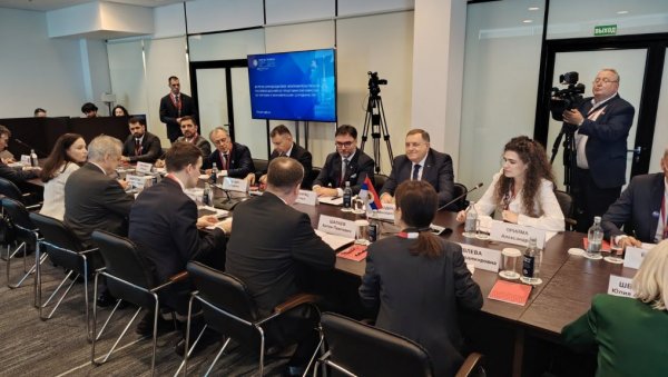 ДОДИК НА ФОРУМУ У САНКТ ПЕТЕРБУРГУ: Сарадња са Русијом на високом политичком нивоу