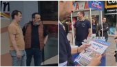 OVO MORATE VIDETI: Aktivisti SNS u Kraljevu turistima objašnjavaju zašto Srbija napreduje, a blokaderi s tugom u očima kibicuju (VIDEO)
