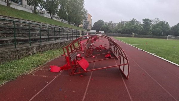 ПОНОВО УНИШТЕН СТАДИОН У ВРШЦУ: Вандали срушили и поломили наткривене столице