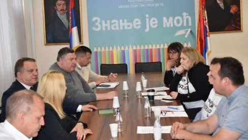 FOKUS NA DOBROBITI UČENIKA: Ministar Stanković razgovarao sa roditeljima učenika Gimnazije „Jovan Jovanović Zmaj“ iz Novog Sada