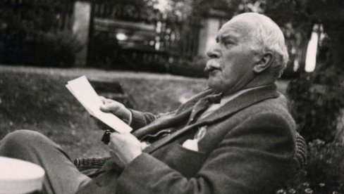 ДА ЛИ СТЕ МУДРАЦ, ГРАДИТЕЉ ИЛИ РАТНИК? Ово је симболика месеца вашег рођења по Карл Јунгу