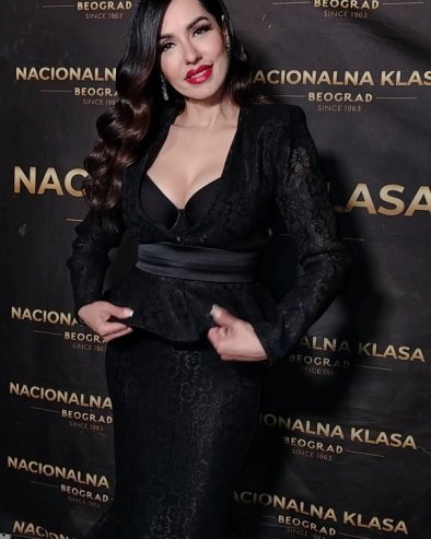 ПАПИР НИЈЕ БИТАН, ВАЖНИ СУ МИР И СРЕЋА: Тања Савић о утисцима са концерта у Загребу, животу са Мукијем, подршци колегиници (ФОТО)
