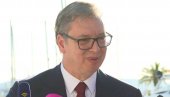 VUČIĆ PORUČIO CRNOGORSKIM NOVINARIMA: Te milijarde su ovde, mi nemamo milijarde