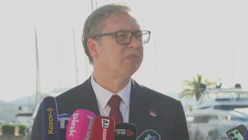 VUČIĆ O POGRDNIM GRAFITIMA: Veliki deo Crne Gore je gostoprimiv, dočekali su me sa Pomaže Bog, gospodine Vučiću!