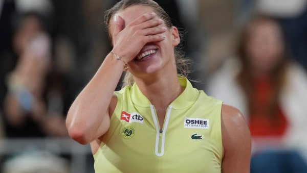 ИЗАШЛА ИЗ ИГИНЕ СЕНКЕ: Пољска тенисерка Маја Хвалинска (24) највећа сензација Ролан Гароса: Тенис је тада лепши!