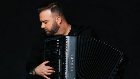 ZA JEDNO KOLO SMO DOBILI BAKŠIŠ 30 HILJADA EVRA: Naš poznati harmonikaš šokira - Zvali su me da u Dubai da nastupam na jahti (FOTO)