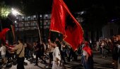 RAMI ZAKUVALI PO BLOKADERSKOM RECEPTU: Otkriveno odakle stiže novac za demonstrante!