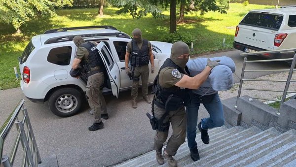 МУЋКЕ ОКО ВОЗАЧКИХ ДОЗВОЛА: Ухапшени у акцији Кандидат спроведени у Тужилаштво