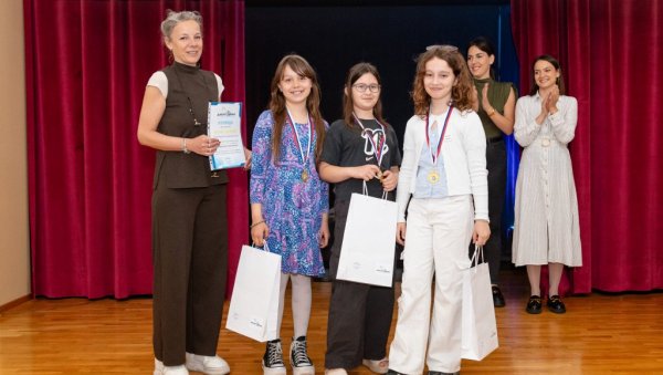 ТАКМИЧЕЊЕ ДИГИТ@ЛНИ СВЕТ У МОЈИМ РУКАМА - ВЕЛИКА ДИГИТАЛНА АВАНТУРА: Златне медаље четвртацима из пет основних школа