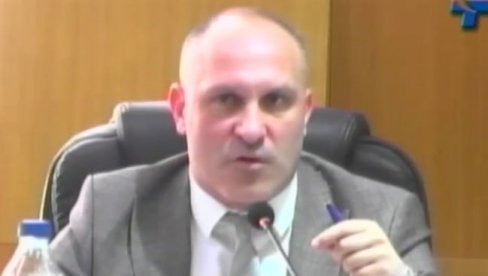 СКАНДАЛ У ТРСТЕНИКУ! Одборник Алексићевог покрета шутнуо начелницу! (ВИДЕО)