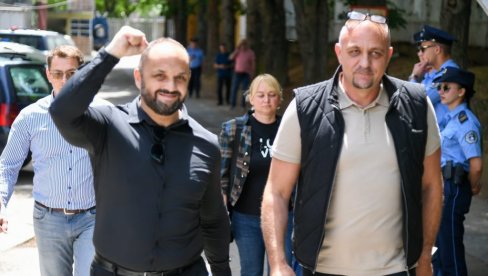 KURTIJEV TEROR U SEVERNOJ MITROVICI: Pendrecima na gradonačelnika Severne Mitrovice i predsednika SO (FOTO)