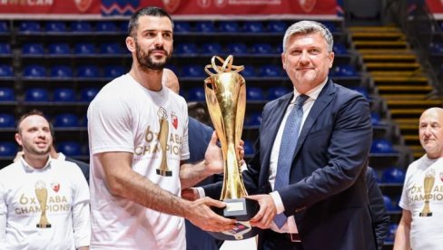 NJIMA NA ČAST, OČEKIVAO SAM DA ĆE SE DESITI NA LJUDSKI NAČIN Branko Lazić progovorio o odlasku iz Zvezde