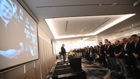 ПОСЛЕДЊЕ ЗБОГОМ ЕДИНУ АВДИЋУ! Одржана комеморација, легенде се опростиле од чувеног коментатора (ФОТО)