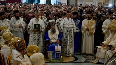 PATRIJARH PORFIRIJE: Srpski narod dobio veliku duhovnu blagodat od manastira Vatoped