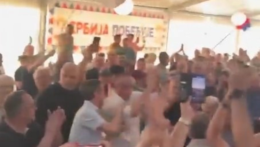 ВЕЛИЧАНСТВЕН СКУП У КРАЉЕВУ: Народно весеље и скуп Србија побеђује (ВИДЕО)