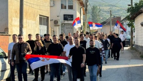 PRELEPE SLIKE IZ KOSOVSKOG POMORAVLJA: Srbi složno, sa srpskim trobojkama na glasanje (FOTO)