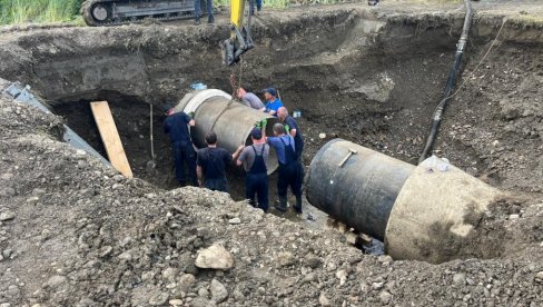 РЕШЕЊЕ ЗА РЗАВ ЗАМЕНА ЦЕВОВОДА И ПОСКУПЉЕЊЕ: Мештани града на Морави суочавају се са свакодневним проблемима због квара на водосистему