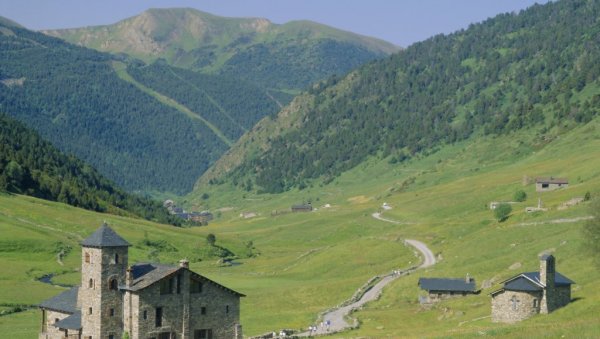 ВАПИ ЗА ТУРИСТИМА: Земља коју целу прекривају планине, шуме и ливаде