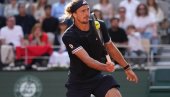 САН ПОСТАО СТВАРНОСТ: Зверев усхићено подигао и пољубио Куп мускетара!