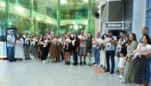 ЗА НАЈМЛАЂЕ СВИЛАЈНЧАНЕ:  Родитељима уручени беби-пакети и аутоседишта (ФОТО)