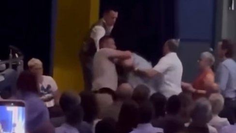 PROGLAS POKAZAO PRAVO LICE: Analitičari o incidentu u Frankfurtu - Umesto odgovora usledila sila