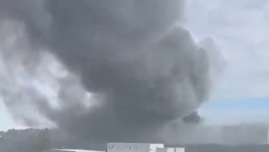 ЗАТВОРИТЕ ПРОЗОРЕ И ВРАТА Огроман пожар паралисао град, 100 ватрогасаца на терену (ВИДЕО)