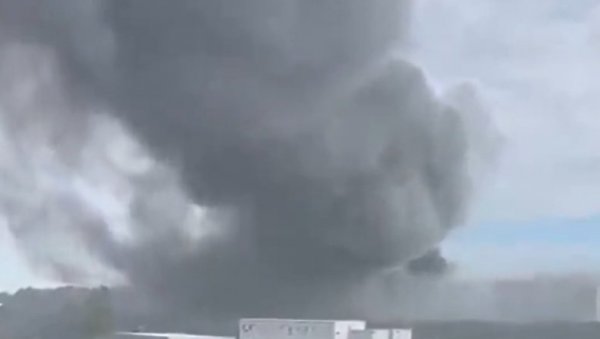 ЗАТВОРИТЕ ПРОЗОРЕ И ВРАТА Огроман пожар паралисао град, 100 ватрогасаца на терену (ВИДЕО)