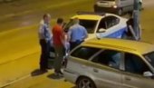 ОТАЦ ВЕЗАО МАЛОЛЕТНОГ СИНА ЗА БАНДЕРУ: Шокирани пролазници одмах позвали полицију