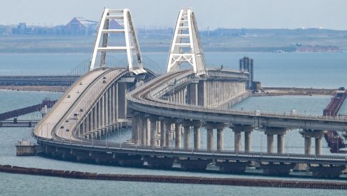 ЕКСПЛОЗИЈЕ НЕ ПРЕСТАЈУ НА КРИМУ: Опет гађан мост на Керчу који је најважнија веза са континенталном Русијом