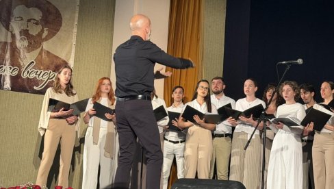 ĐURINI STIHOVI U IME LJUBAVI I BESMRTNOSTI: U Srpskoj Crnji počele Liparske večeri
