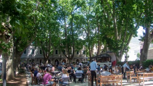 GRAD TREBINJE I TO POKRENULI PROGRAM POGODNOSTI ZA TREBINJCE: Kupovina sa karticom za popuste