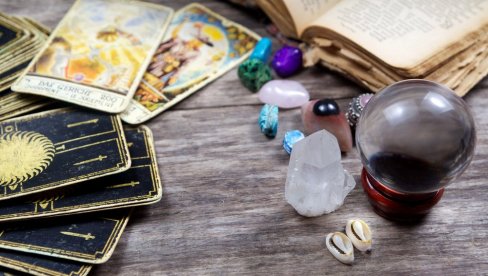 TAROT PROGNOZA ZA LETO 2026. GODINE: Pogledajte ko će se suočiti sa izazovima i ljubavnim lomovima, a koga očekuje uspeh