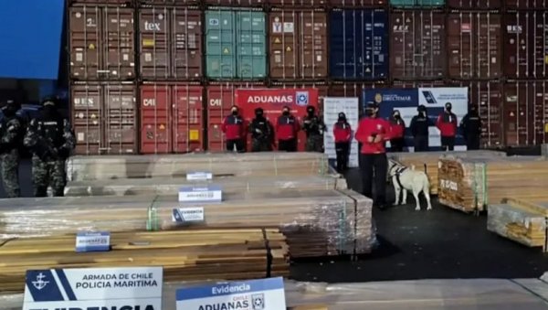 ПОГЛЕДАЈТЕ СНИМАК РЕКОРДНЕ ЗАПЛЕНЕ У ИСТОРИЈИ ЧИЛЕА: Више од 100 тона дроге путовало за Европу, ево где су је сакрили (ВИДЕО)