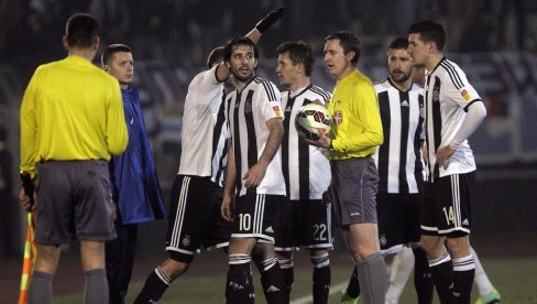 ПОСЛЕ ЗВАНИЧНЕ ПРОМОЦИЈЕ! Љубимац навијача Партизана пожелео срећу Сашу Илићу!