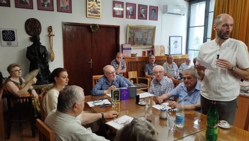 NOSIO JE HERCEGOVINU U SEBI: Obeleženo deset godina od smrti pisca Radoslava Bratića u Srpskoj književnoj zadruzi