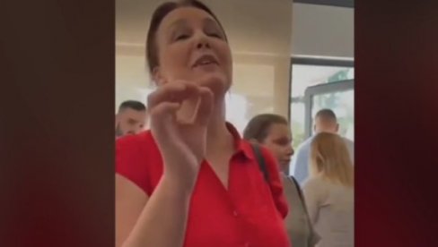 SRAMNO: Grupa blokadera vređala srpsku vojsku na Slobodištu tokom posete ministarke Đurđević Stamenkovski (VIDEO)