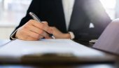 ОСТАЋЕТЕ БЕЗ ХИЉАДА ЕВРА: Ево како један потпис једе ваш новац