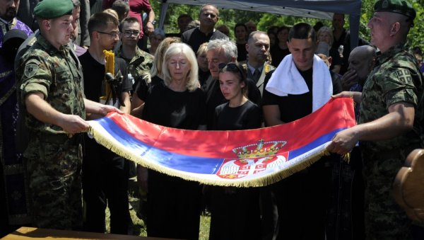 МИЛОВАН У НЕБЕСКОМ СТРОЈУ: Сахрањен старији водник Милован Јовановић, трагично настрадао у бази УН у Либану (ФОТО)