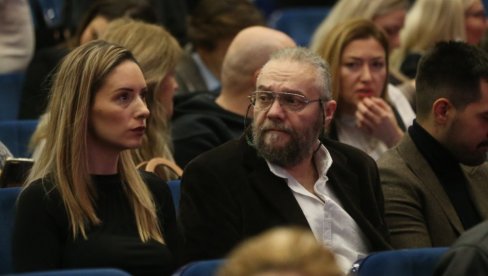 MOLILA SAM GA DA SE RAZVEDEMO: Supruga Marka Kona prošla kroz pakao - Rekla sam mu da mi uzme decu